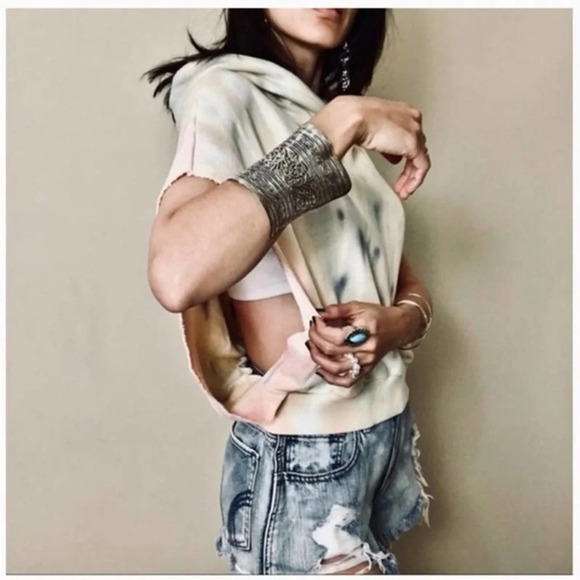 ✨NWT Young Fabulous & Broke Tie Dye Carla Cut Off Hoodie Sweatshirt Size Medium - Picture 4 of 12